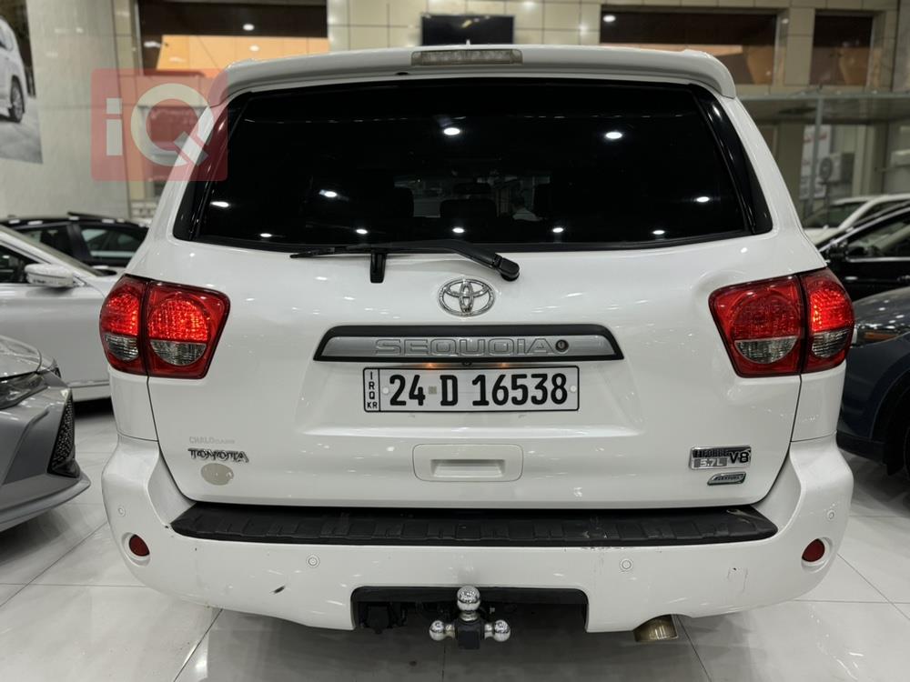 تويوتا سيكويا